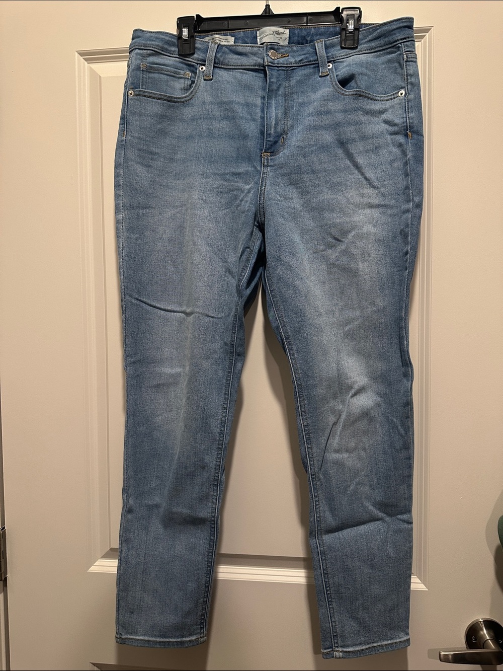 Universal Thread Light Blue Straight-Leg Jeans